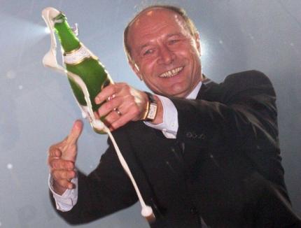 Traian Băsescu îşi petrece Revelionul la Covasna. S-a dus cu elicopterul